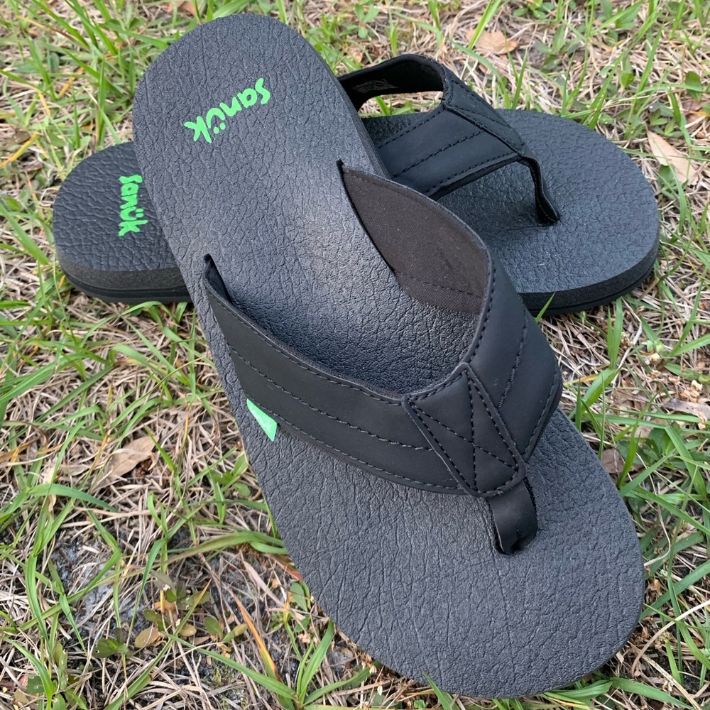 NWOT Sanuk Men’s Beer Cozy 2 Flip Flops